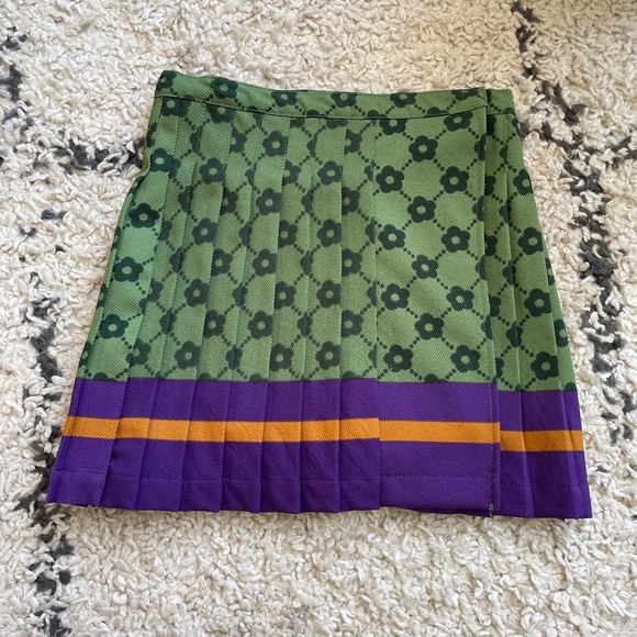 Urban Outfitters Pleated Skit - Picture 1 of 6